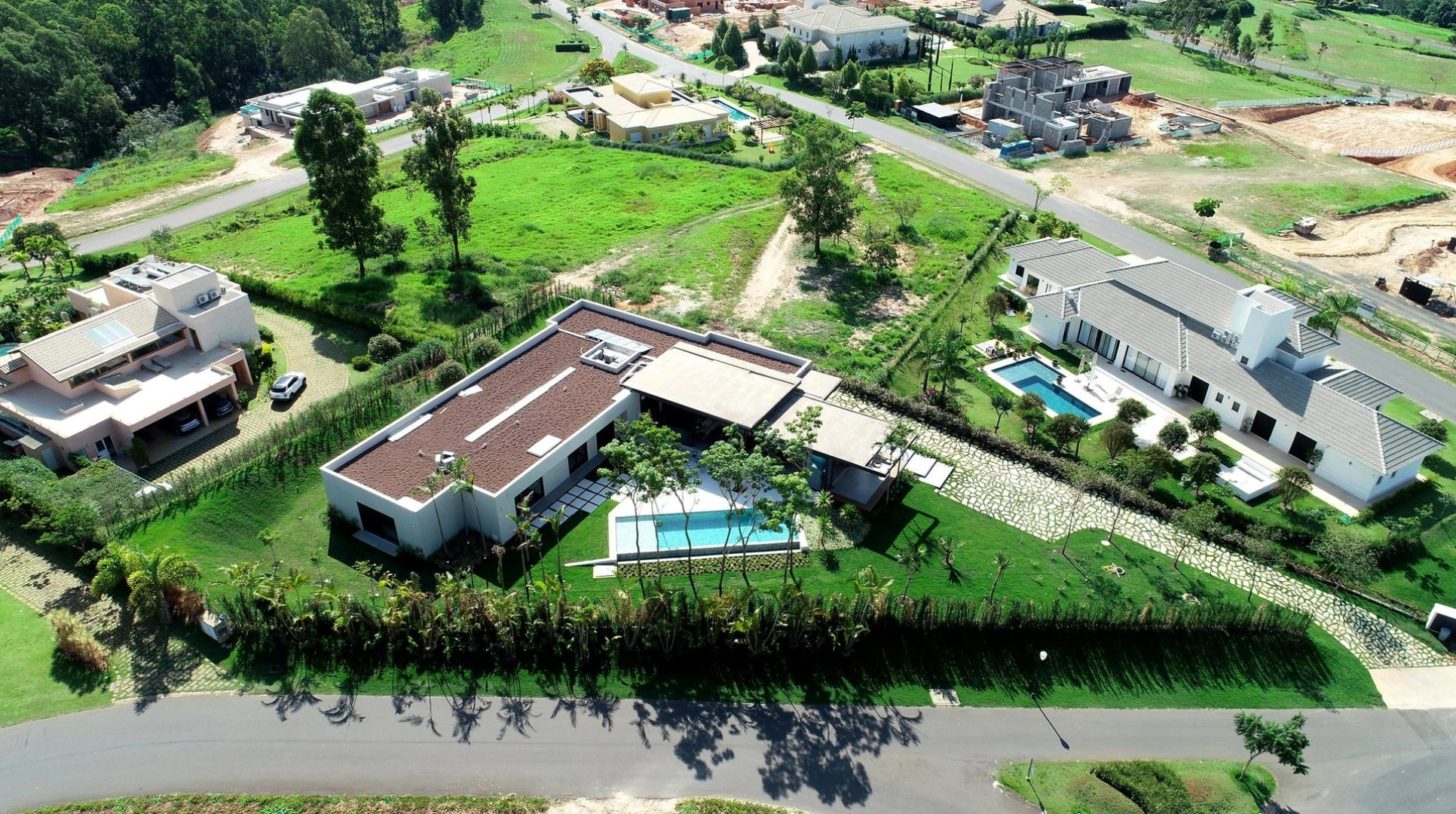 Casa em estilo contemporâneo projetada por Cristiano Ribeiro - Imagem 7