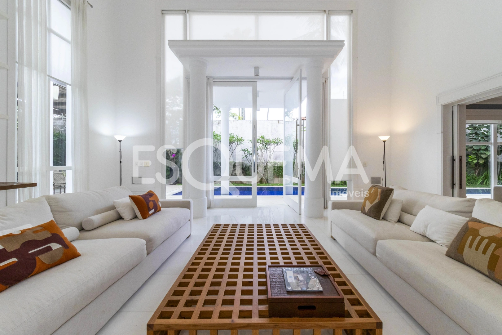 Casa deliciosa com espaço gourmet em rua cobiçada do Jardim Guedala - Imagem 2