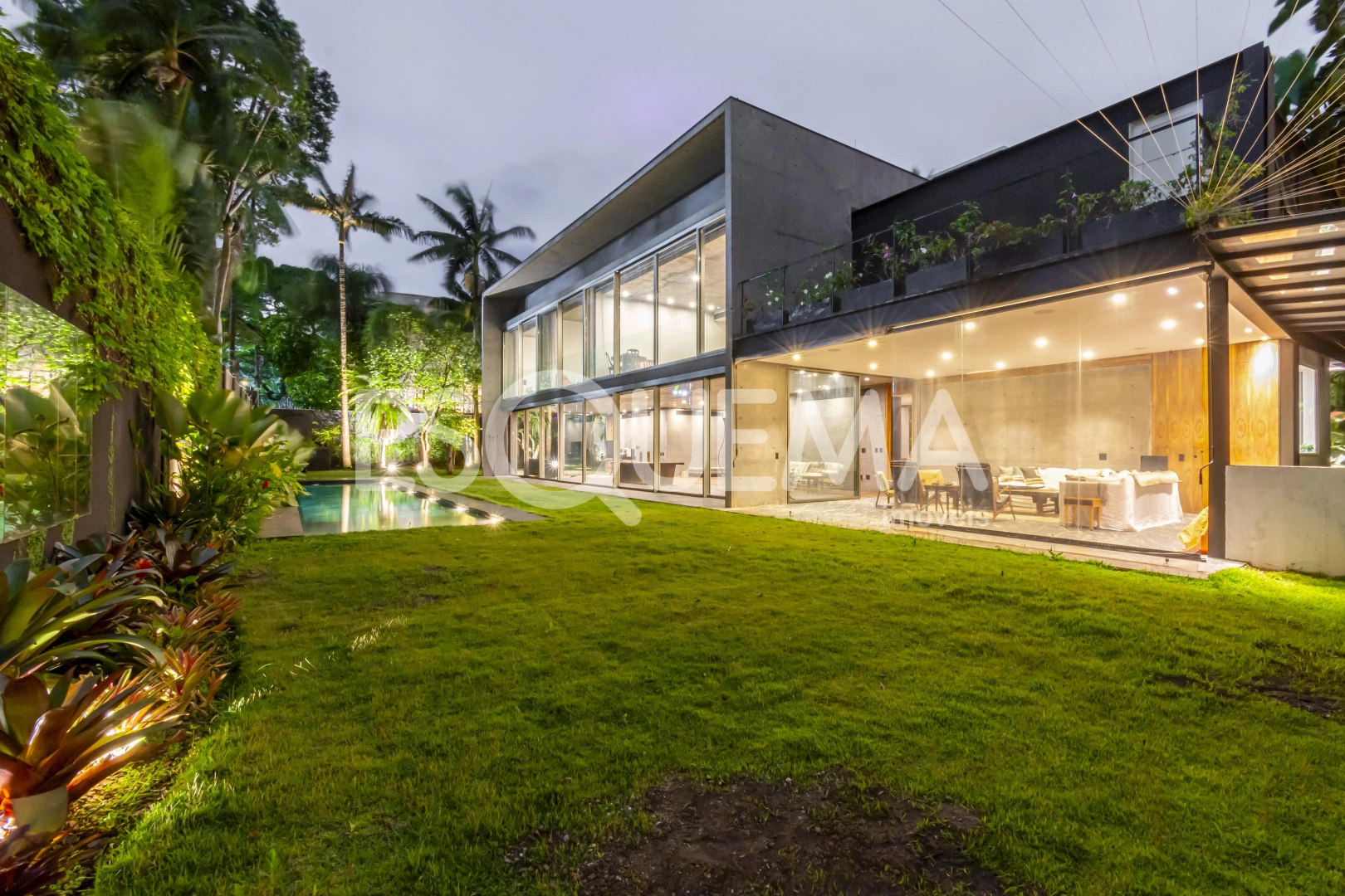 Casa com projeto AMZ no Jardim América - Imagem 2