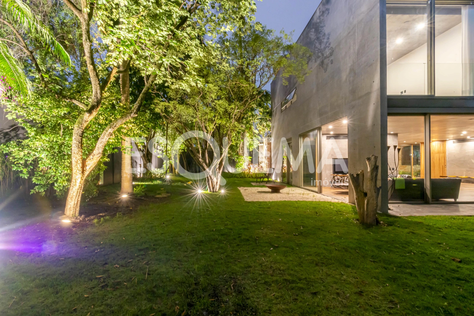 Casa com projeto AMZ no Jardim América - Imagem 5