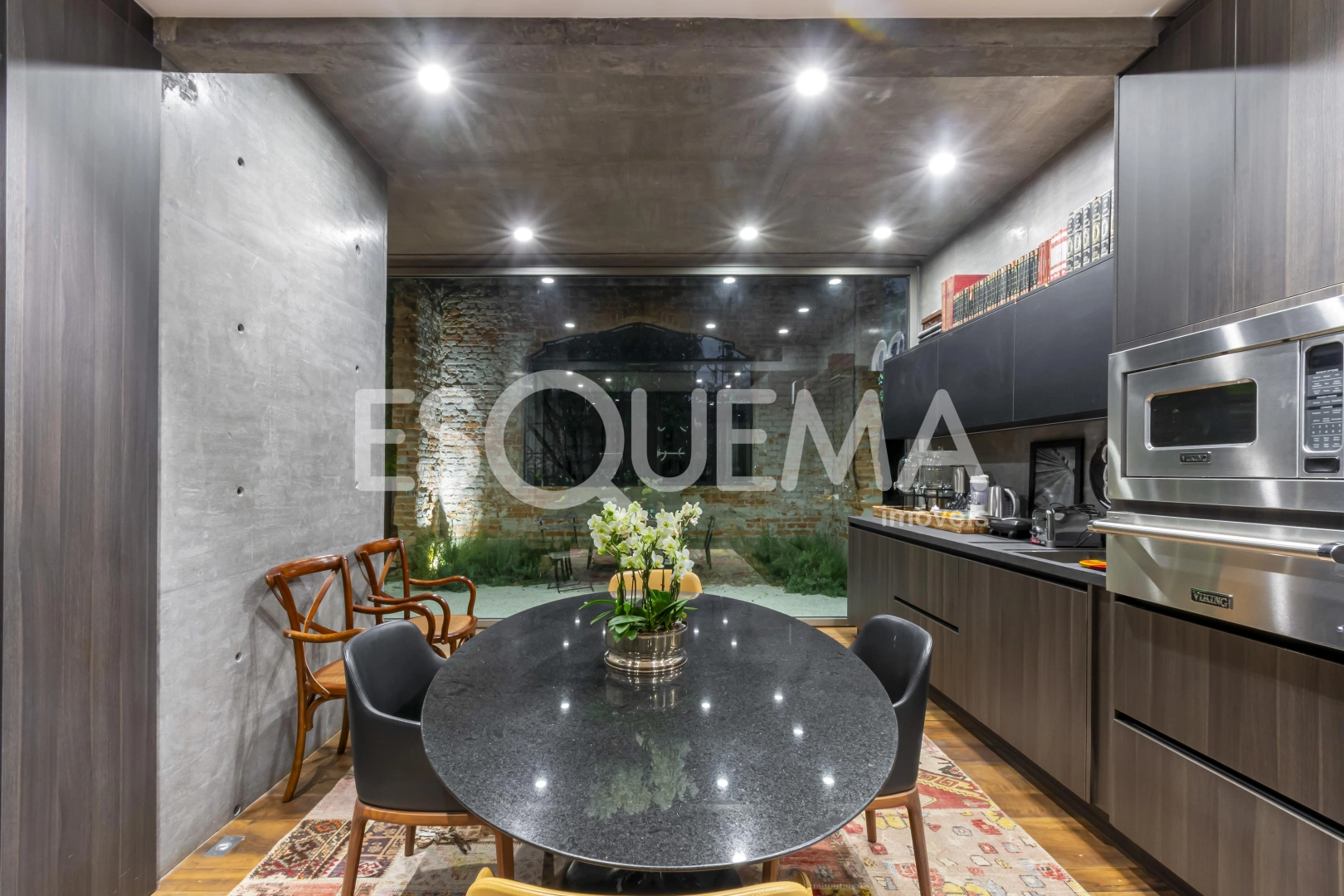 Casa com projeto AMZ no Jardim América - Imagem 9