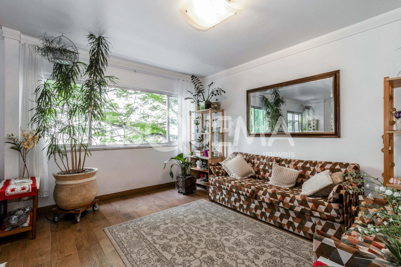 Apartamento iluminado em rua tranquila e arborizada do Jardim Paulista - Imagem 3