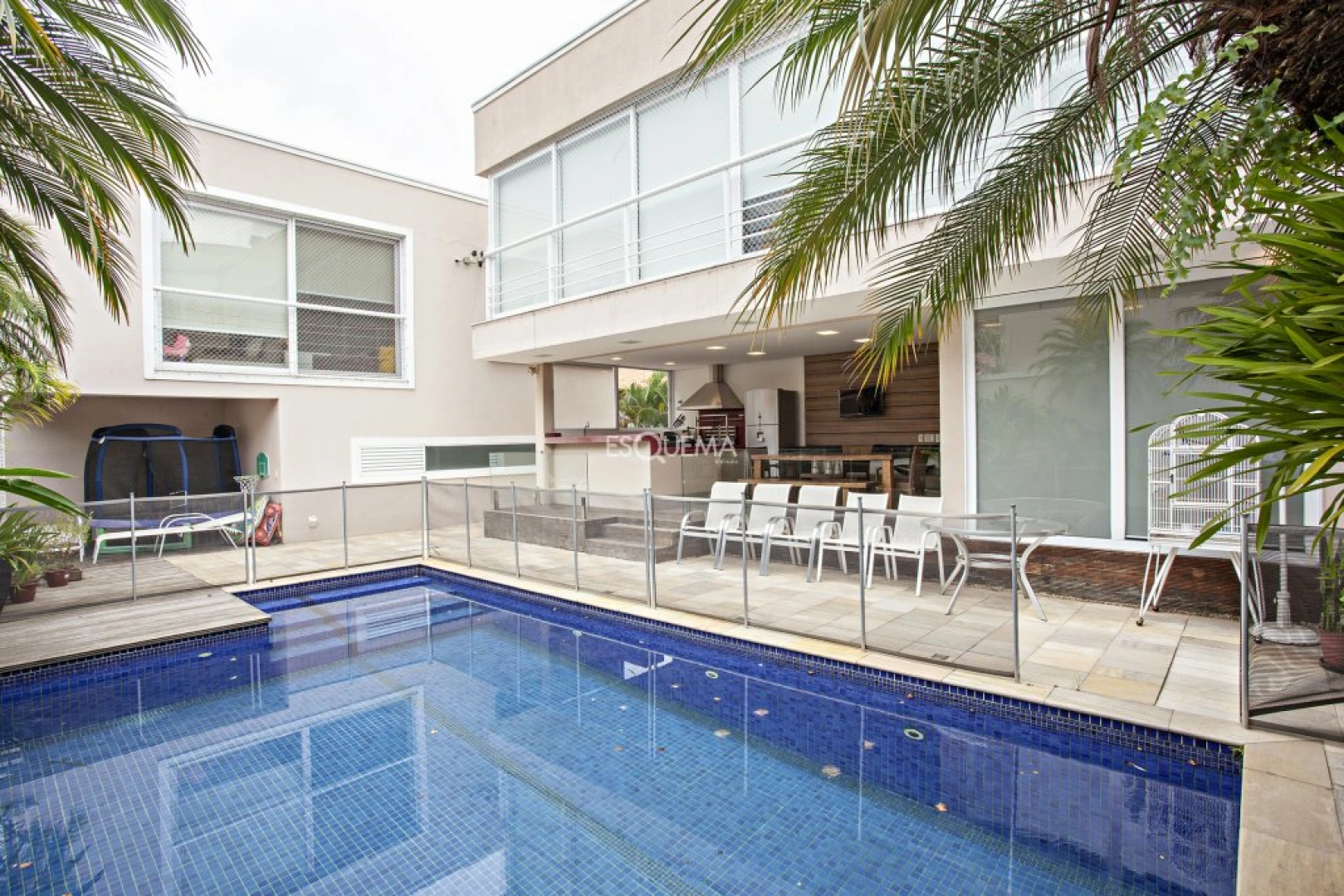 Casa mobiliada com projeto moderno - Imagem 3