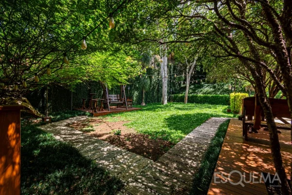 Casa no Jardim Guedala com área externa completa