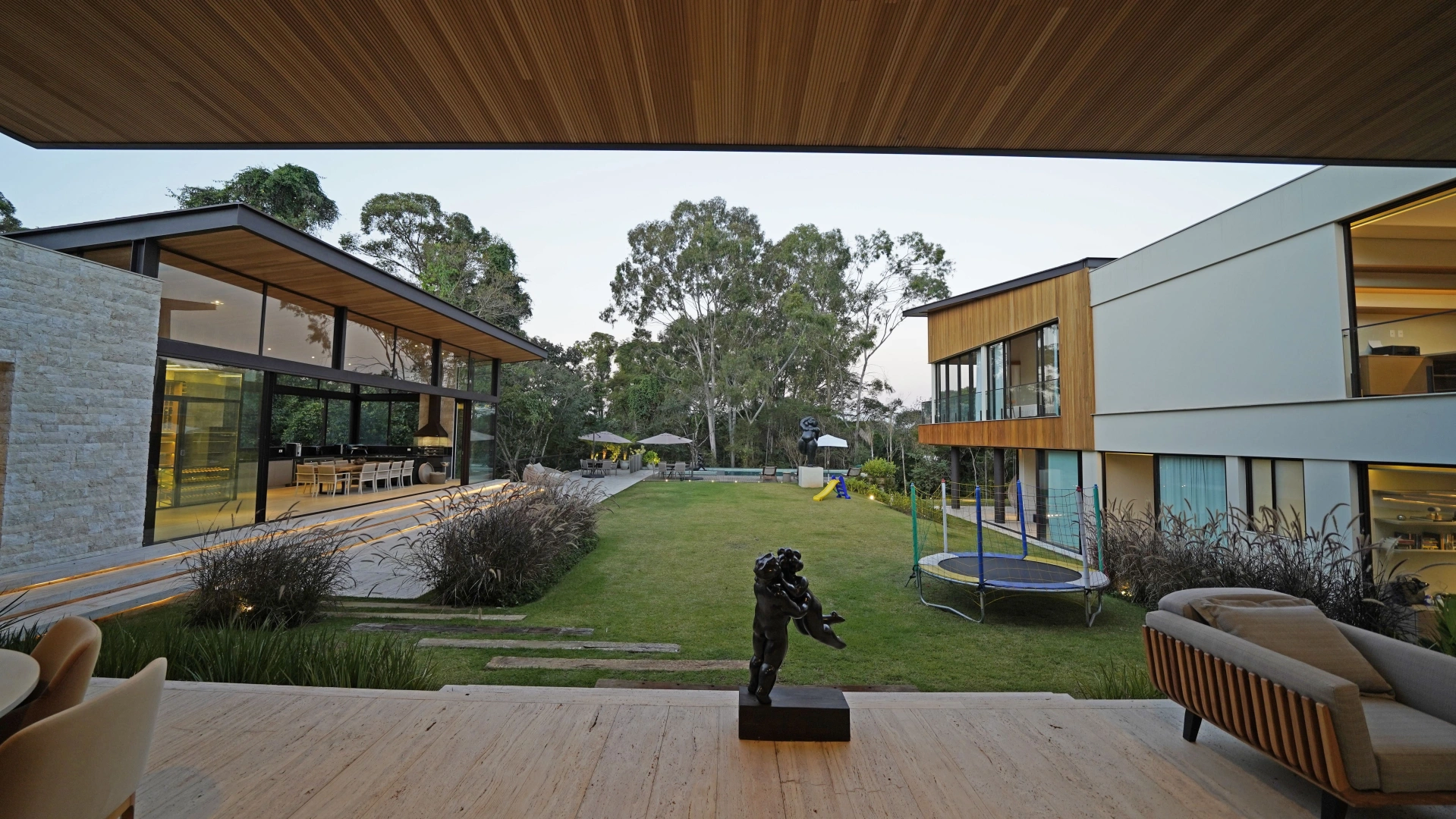 Casa contemporânea, em localização privilegiada - Imagem 10