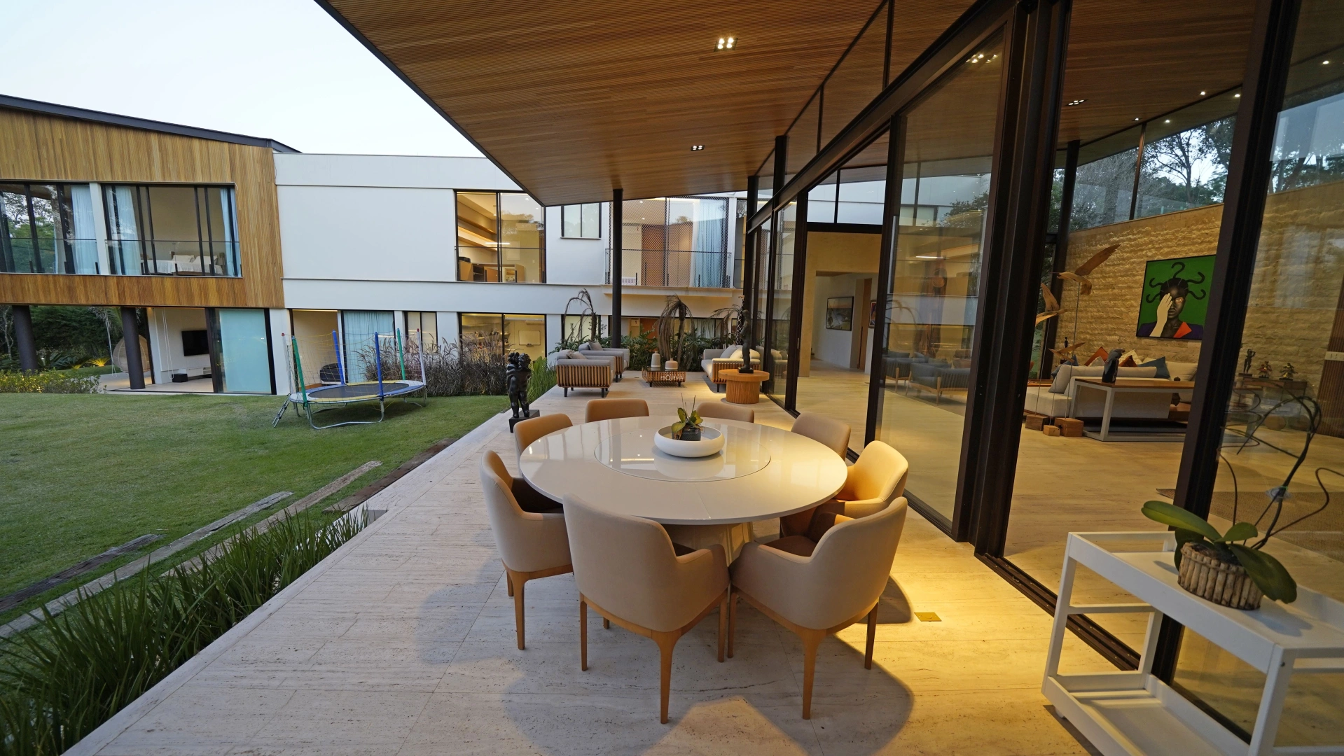 Casa contemporânea, em localização privilegiada - Imagem 12