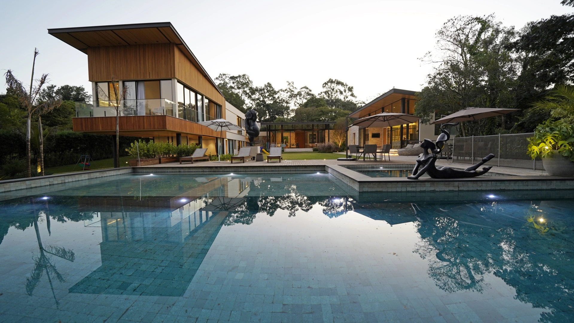 Casa contemporânea, em localização privilegiada - Imagem 2