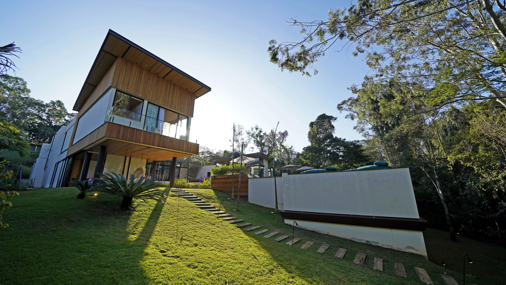 Casa contemporânea, em localização privilegiada - Imagem 4