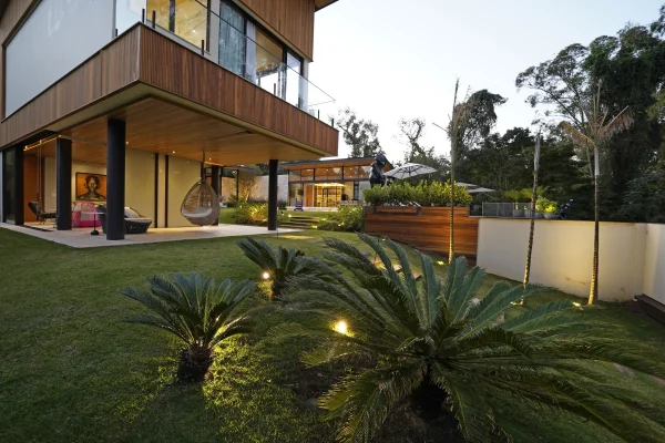 Casa contemporânea, em localização privilegiada