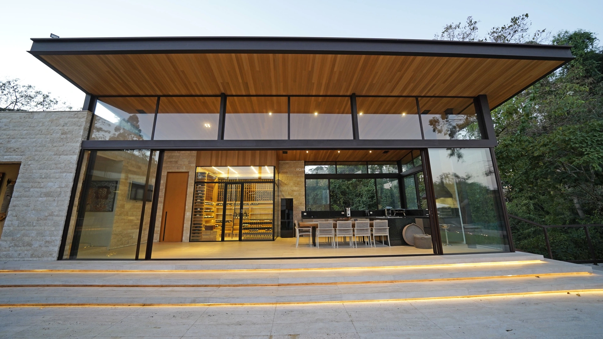 Casa contemporânea, em localização privilegiada - Imagem 8