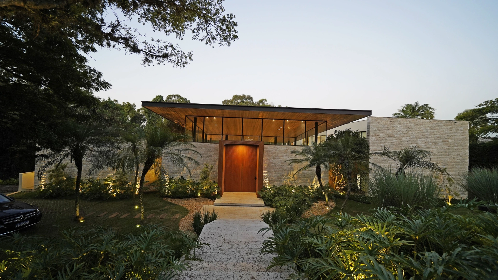 Casa contemporânea, em localização privilegiada - Imagem 9
