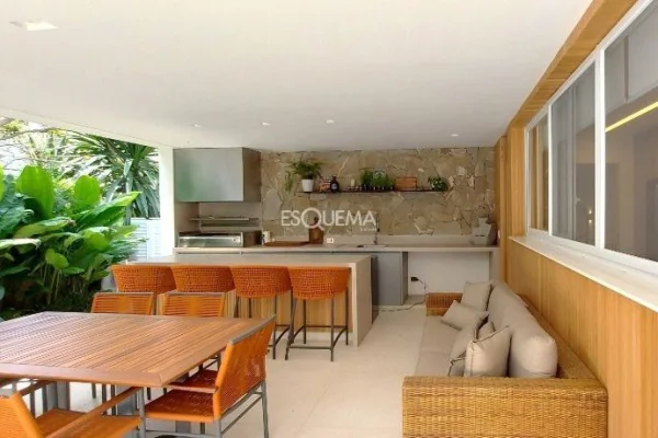 Casa com piscina em condomínio fechado, próxima à Waldorf Rudolf Steiner