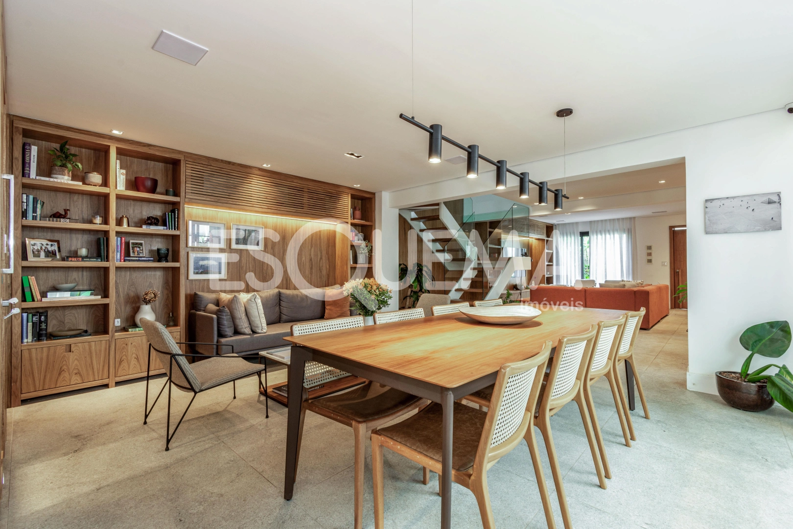 Casa com reforma moderna em rua procurada - Imagem 10