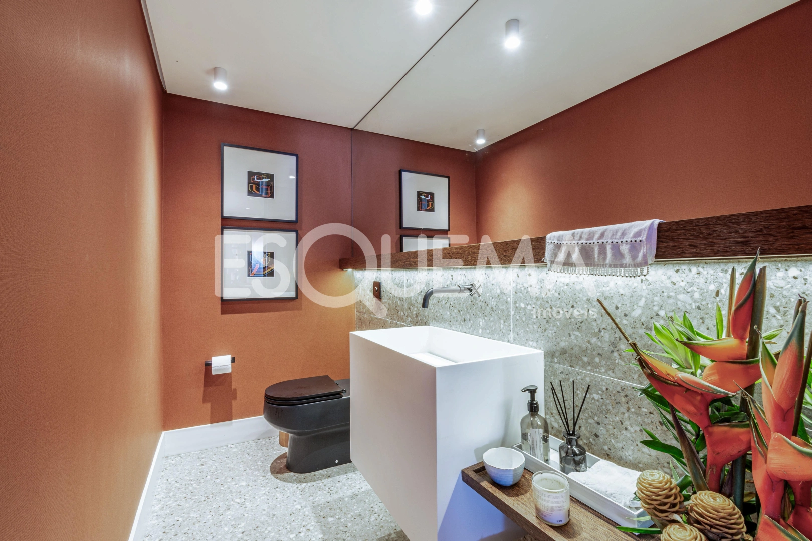 Casa com reforma moderna em rua procurada - Imagem 11