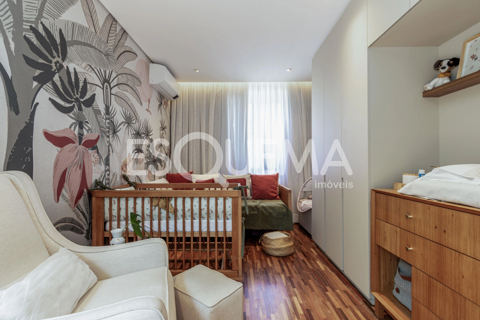 Casa com reforma moderna em rua procurada - Imagem 14