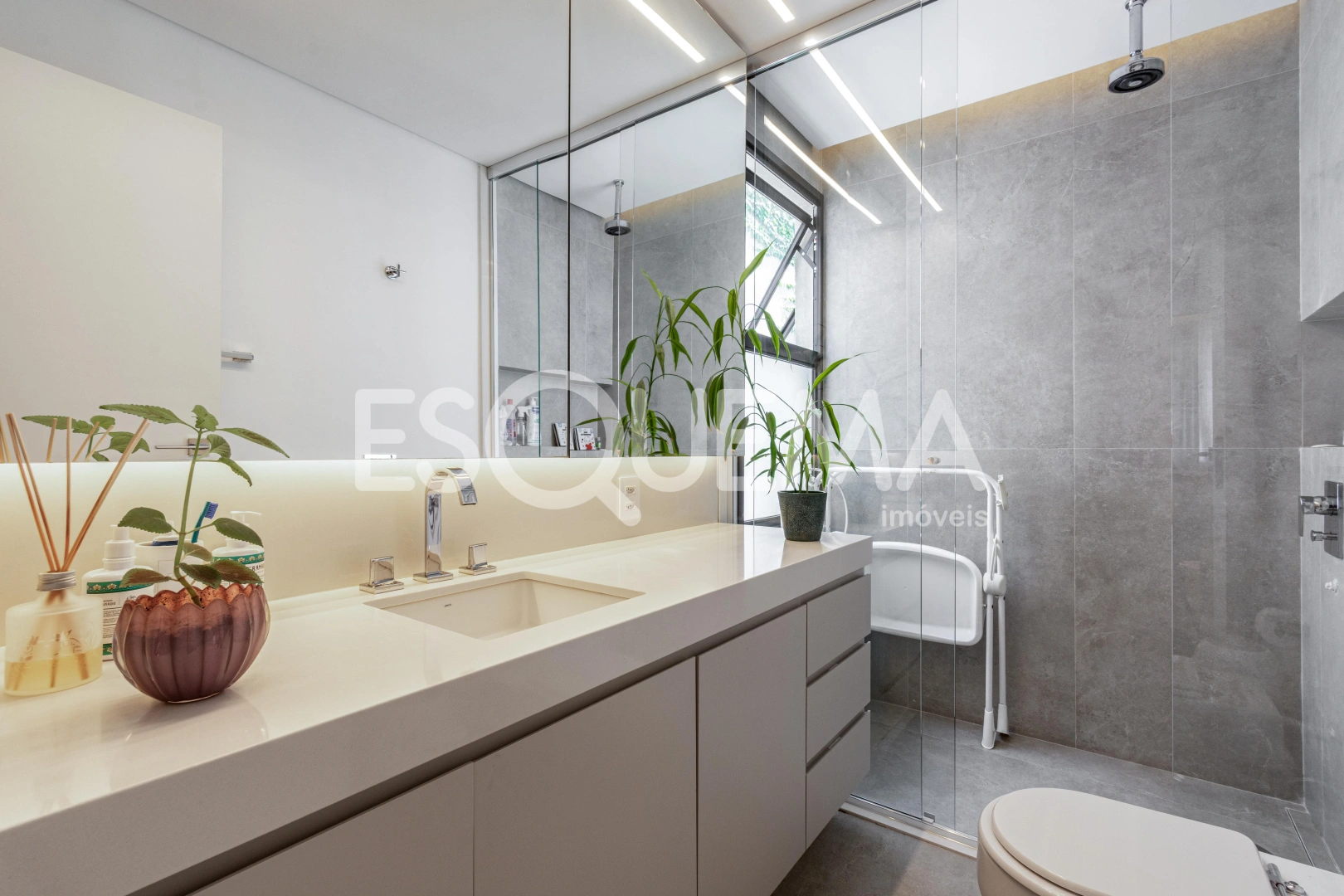Casa com reforma moderna em rua procurada - Imagem 15