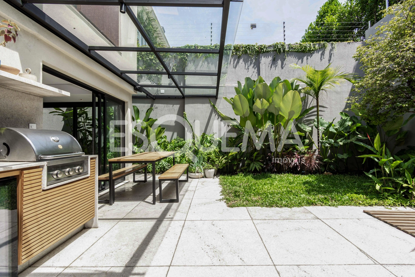 Casa com reforma moderna em rua procurada - Imagem 3