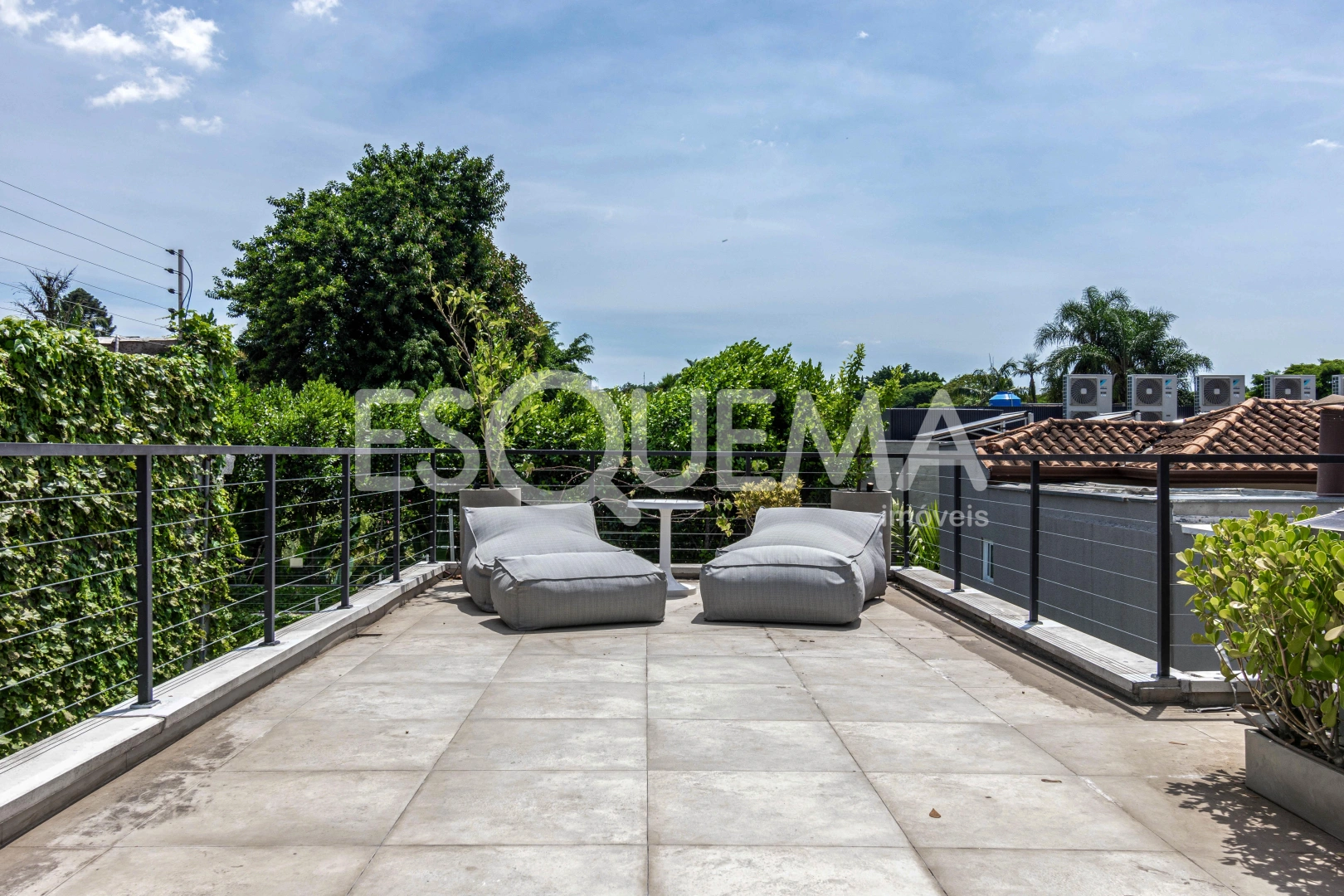 Casa com reforma moderna em rua procurada - Imagem 4