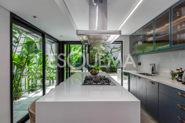 Casa com reforma moderna em rua procurada