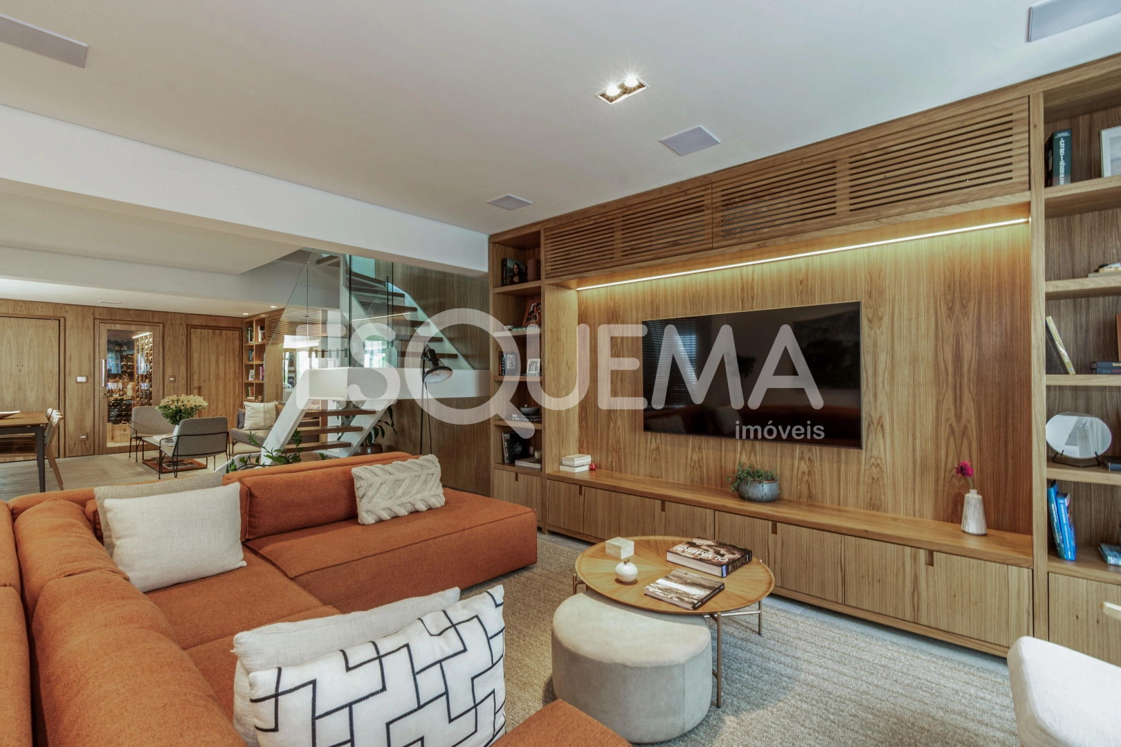 Casa com reforma moderna em rua procurada - Imagem 7