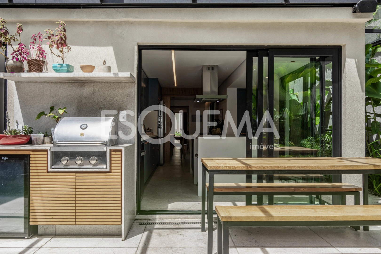 Casa com reforma moderna em rua procurada - Imagem 9