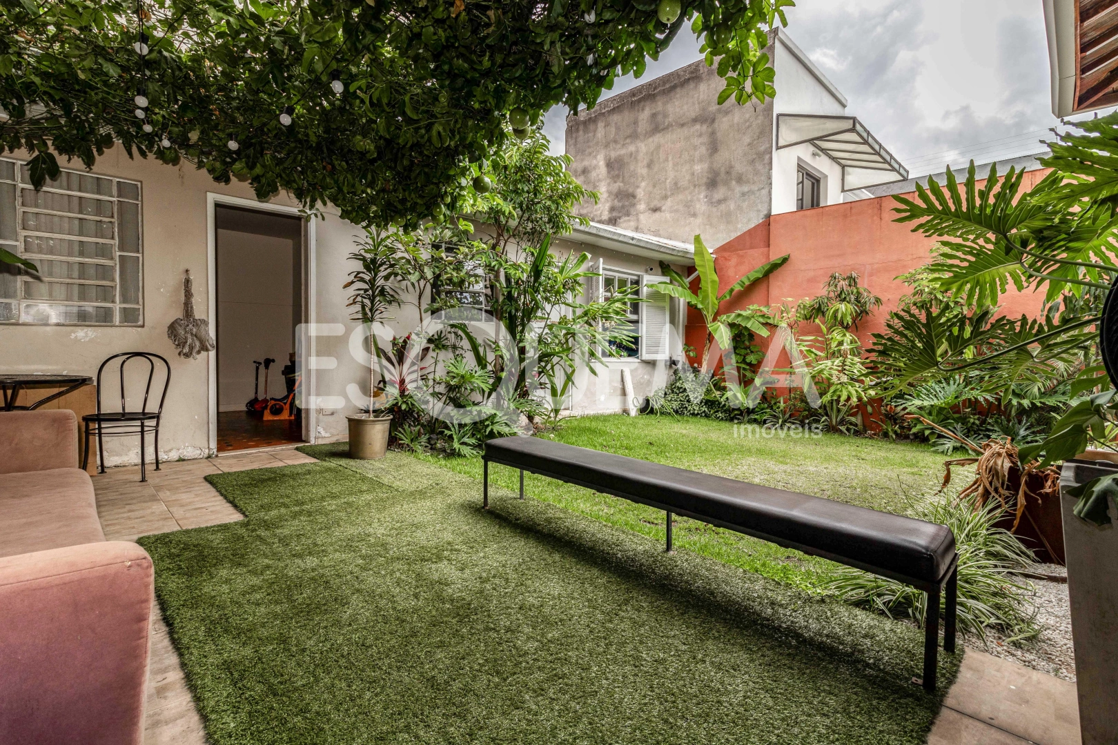 Casa de vila em rua exclusiva - Imagem 1