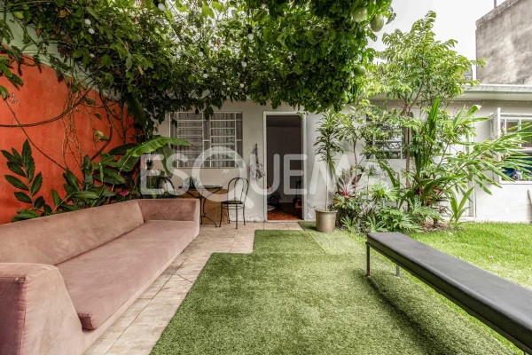 Casa de vila em rua exclusiva