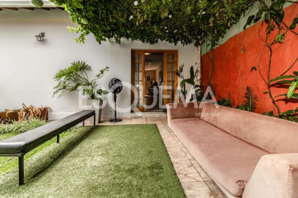 Casa de vila em rua exclusiva