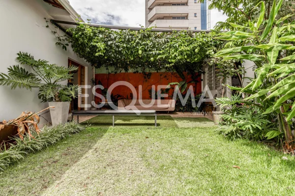Casa de vila em rua exclusiva