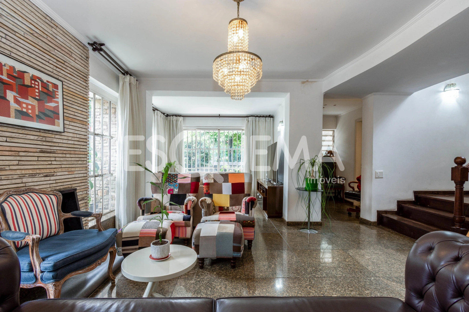 Casa de esquina em região cobiçada - Imagem 1