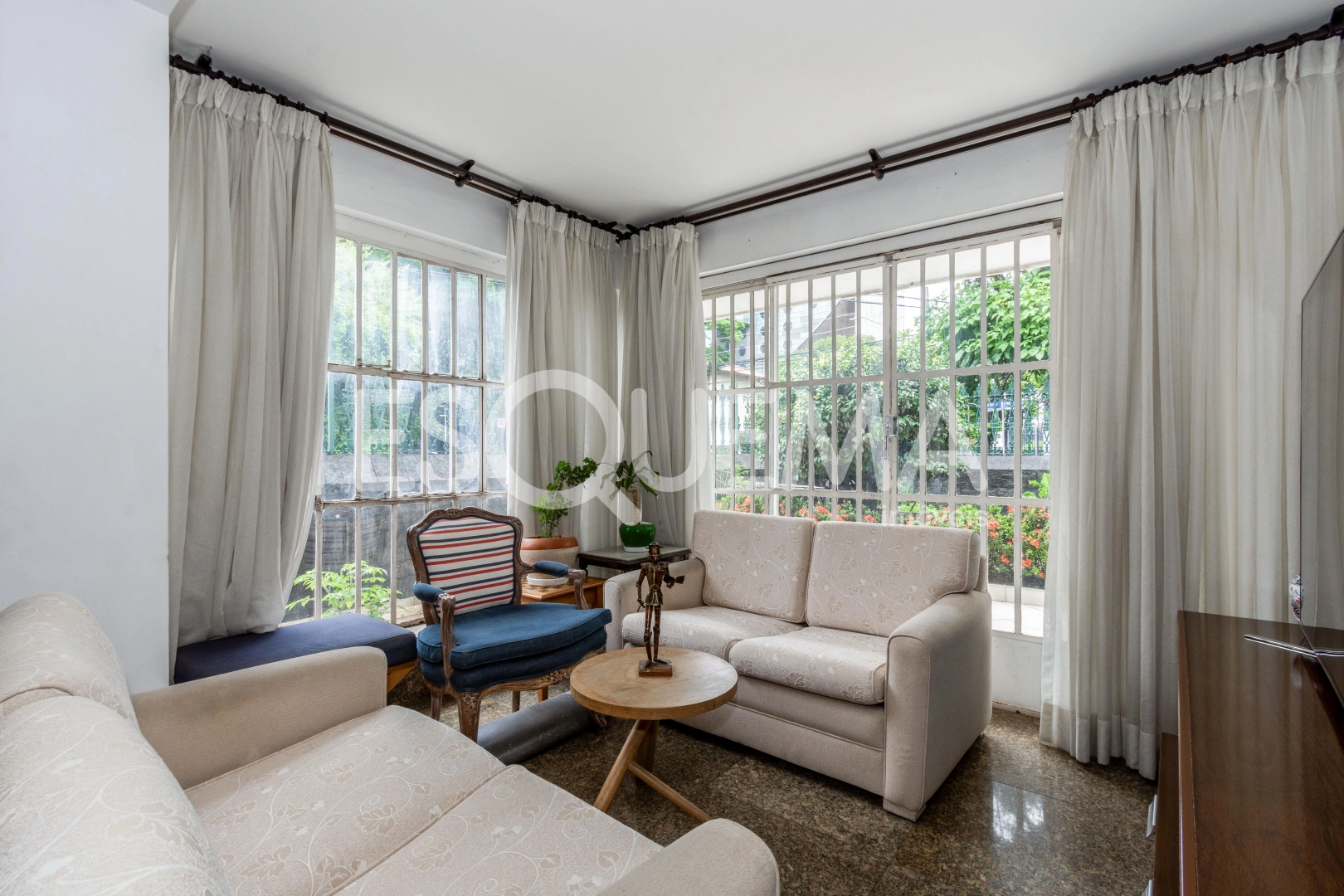 Casa de esquina em região cobiçada - Imagem 5