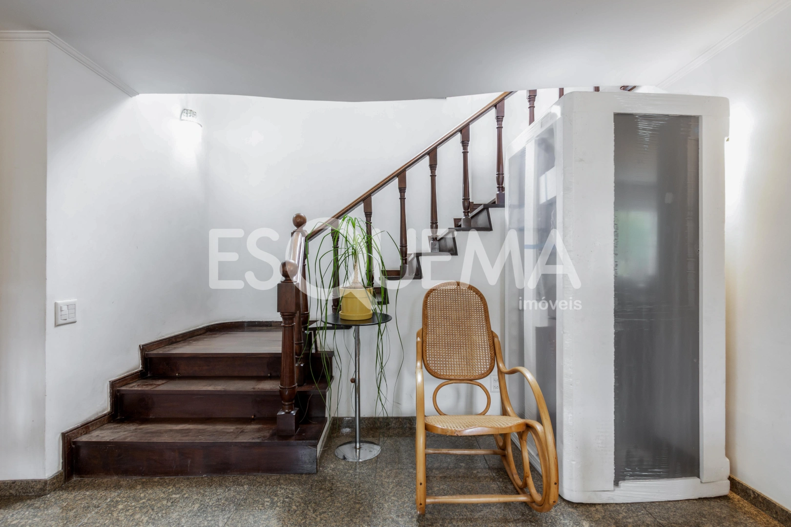 Casa de esquina em região cobiçada - Imagem 7