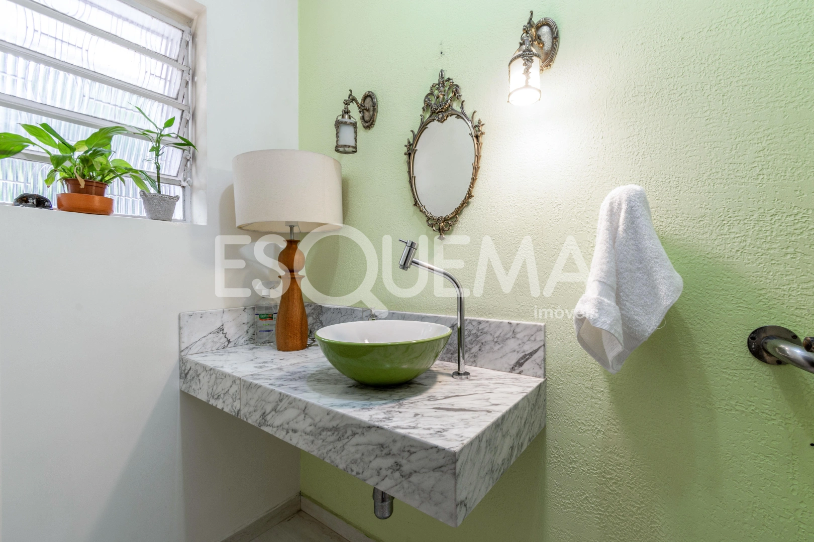 Casa de esquina em região cobiçada - Imagem 8