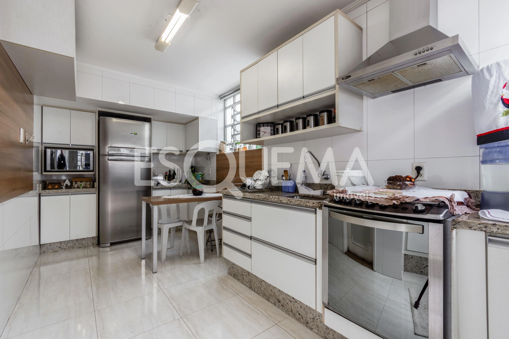 Casa de esquina em região cobiçada - Imagem 9