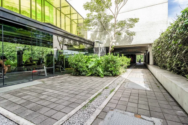 Prédio comercial ao lado do Parque Villa-Lobos