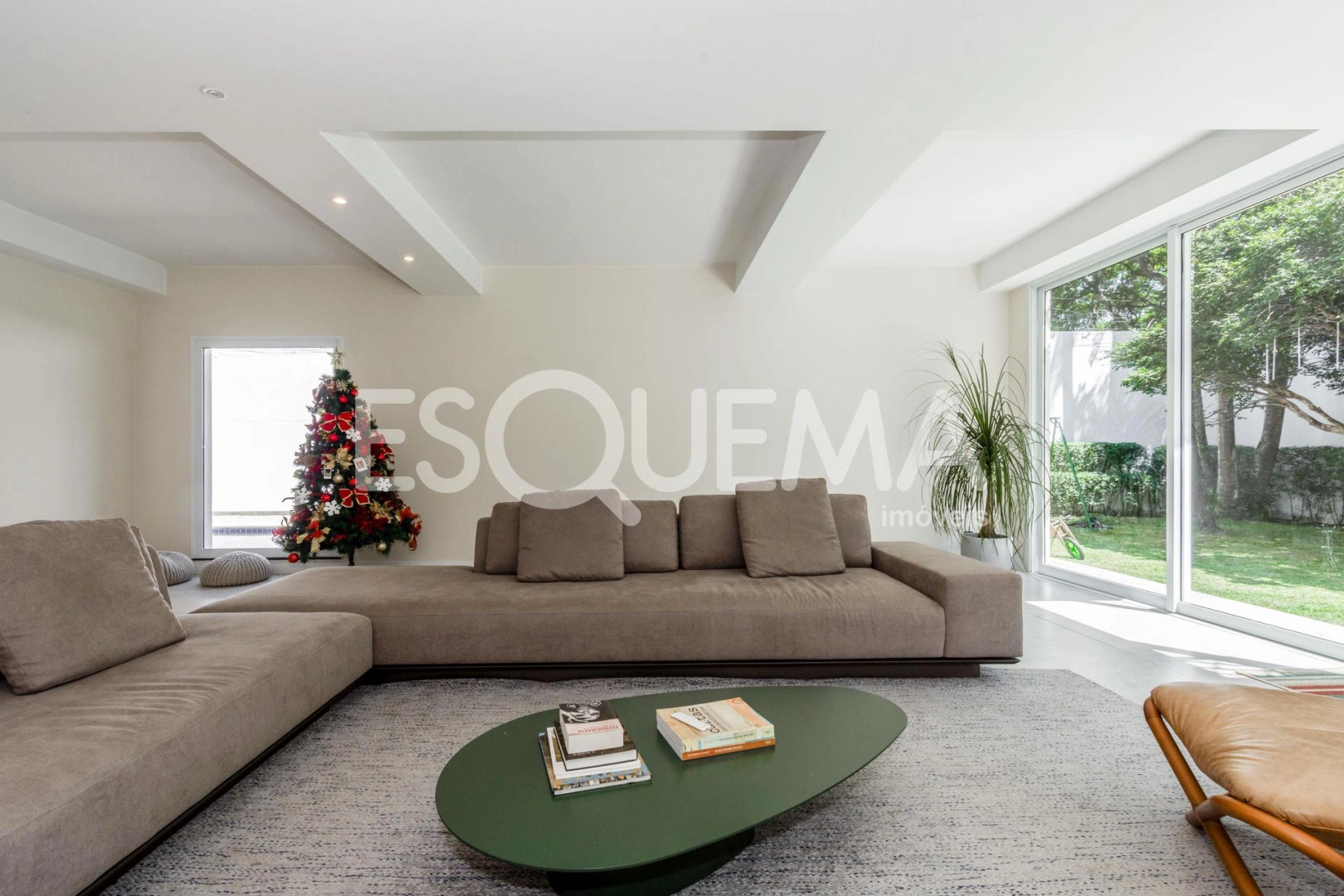 Casa reformada com jardim e piscina no Jardim Guedala - Imagem 10
