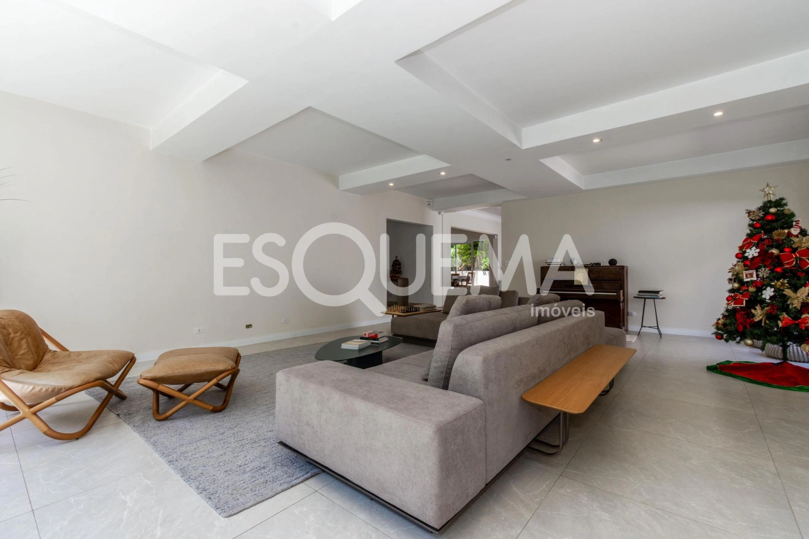 Casa reformada com jardim e piscina no Jardim Guedala - Imagem 13