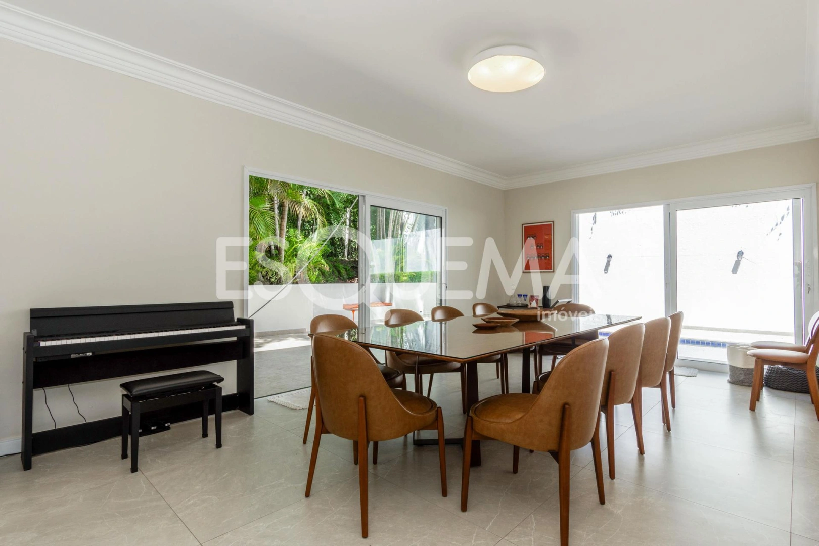 Casa reformada com jardim e piscina no Jardim Guedala - Imagem 14