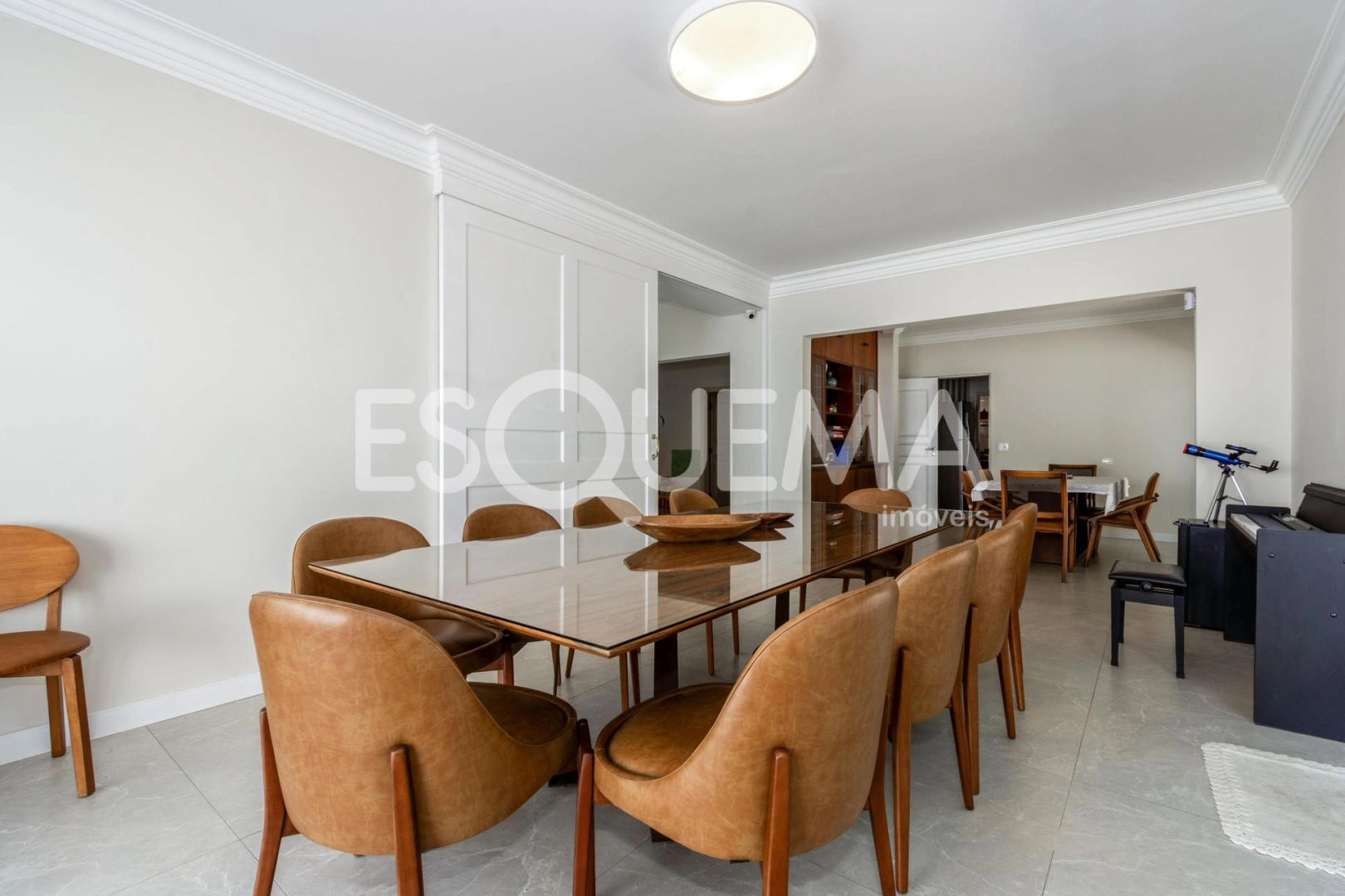 Casa reformada com jardim e piscina no Jardim Guedala - Imagem 15