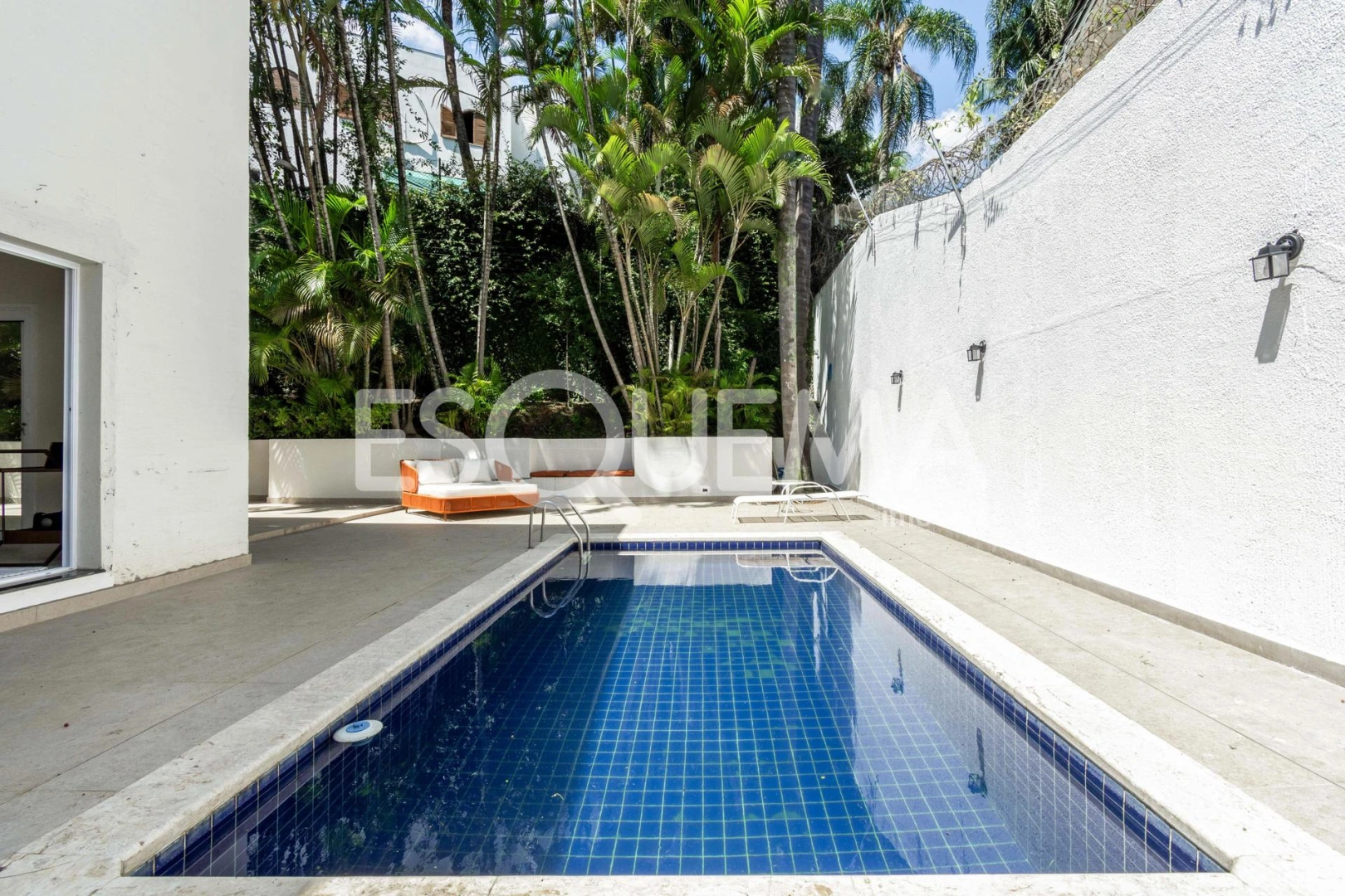 Casa reformada com jardim e piscina no Jardim Guedala - Imagem 3