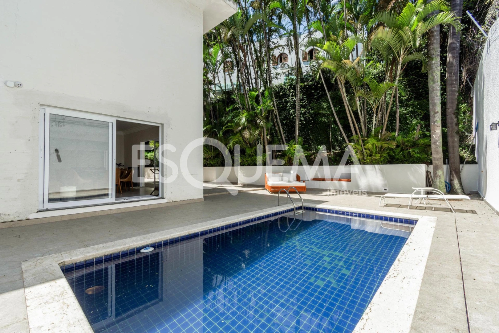 Casa reformada com jardim e piscina no Jardim Guedala - Imagem 4