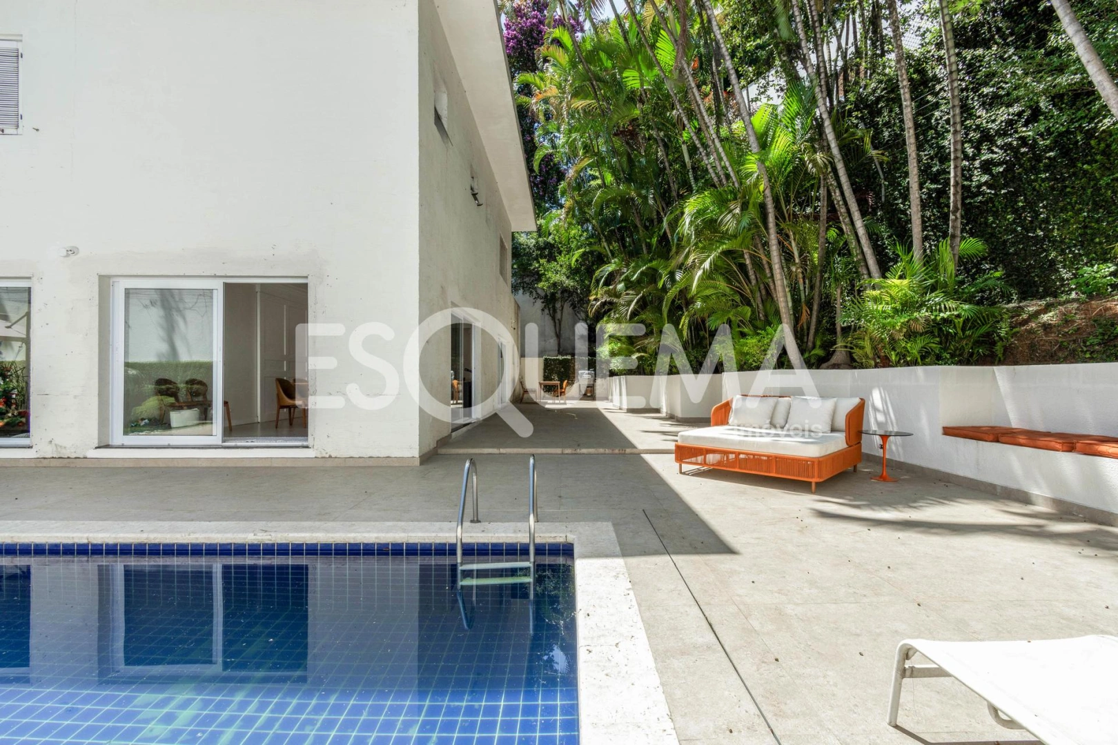 Casa reformada com jardim e piscina no Jardim Guedala - Imagem 5