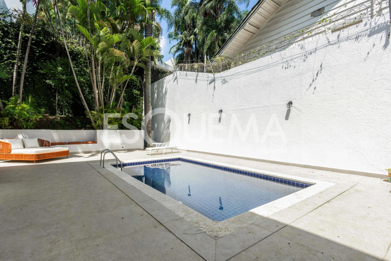 Casa reformada com jardim e piscina no Jardim Guedala - Imagem 6