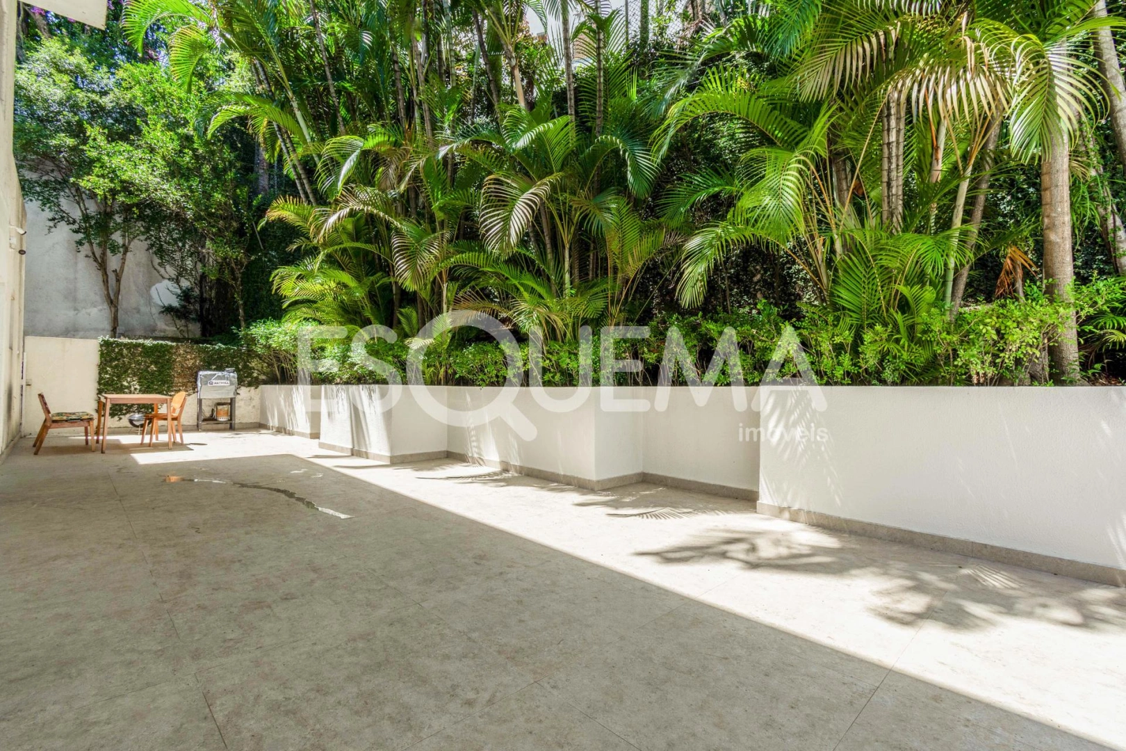 Casa reformada com jardim e piscina no Jardim Guedala - Imagem 7