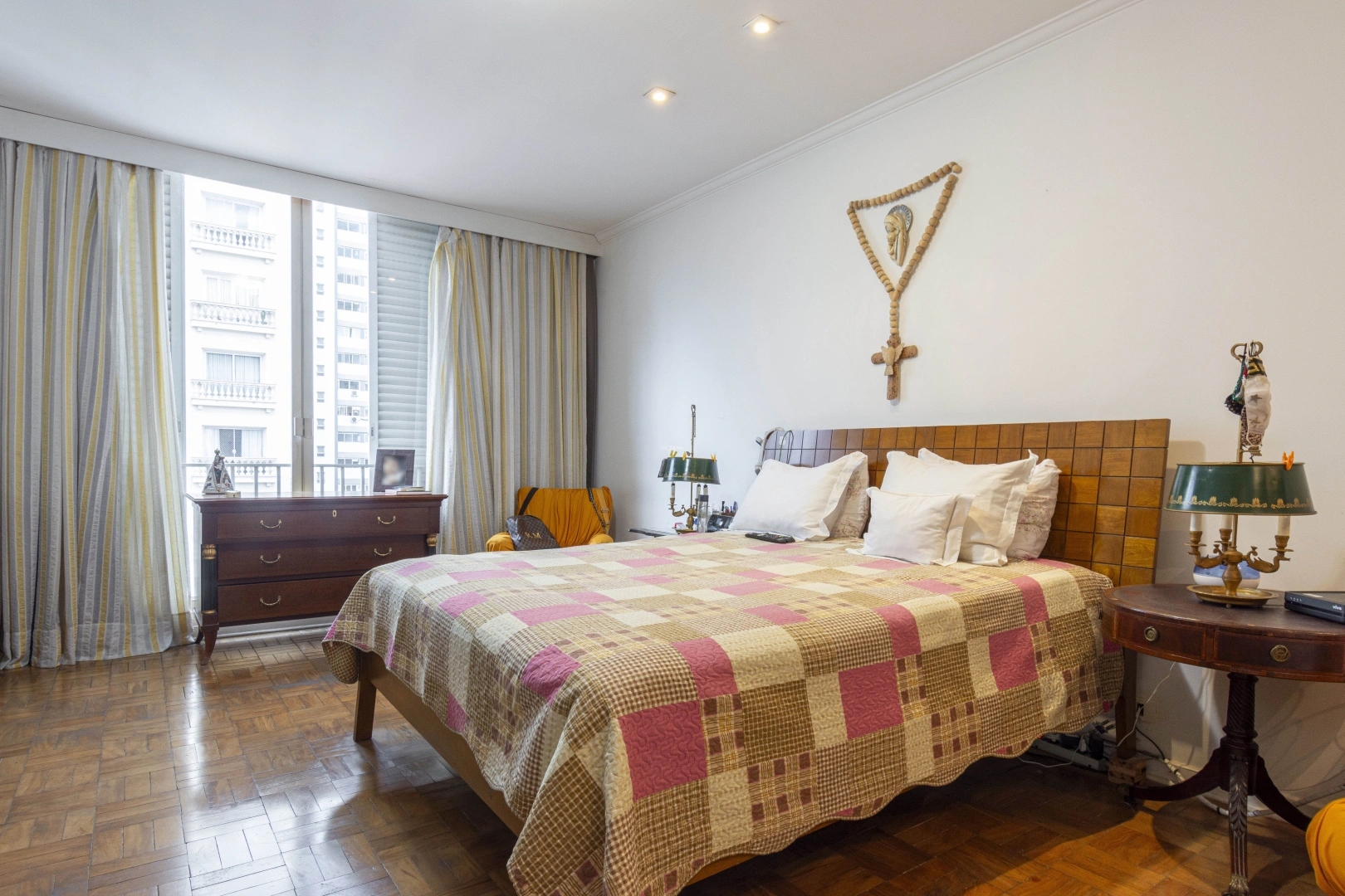 Apartamento com janelões piso teto - Imagem 11