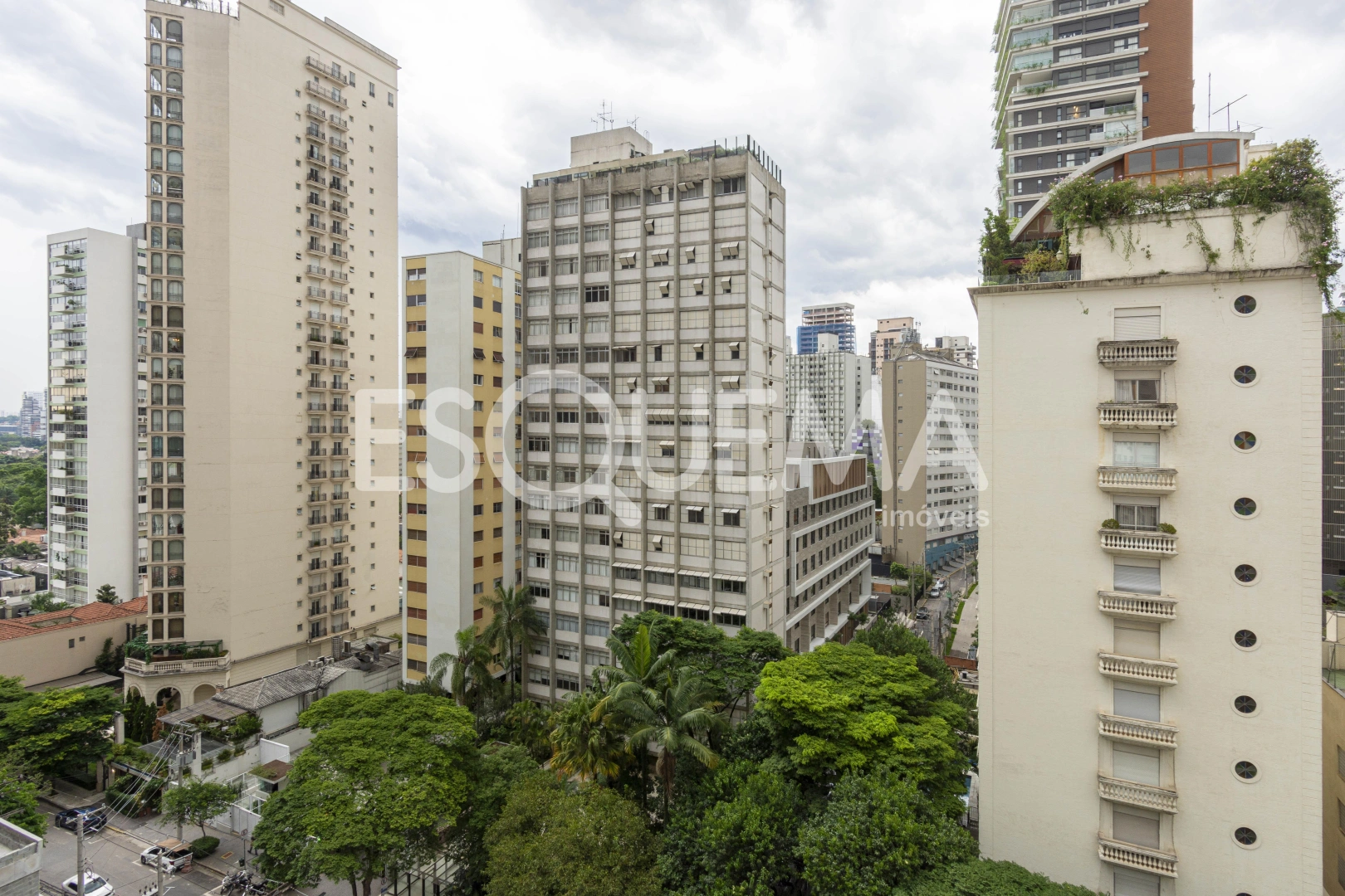 Apartamento com janelões piso teto - Imagem 12