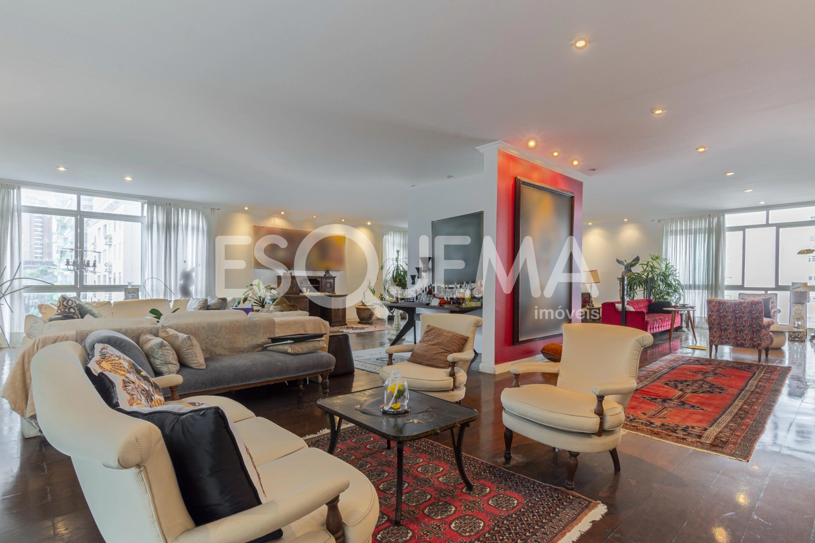 Apartamento com janelões piso teto - Imagem 14