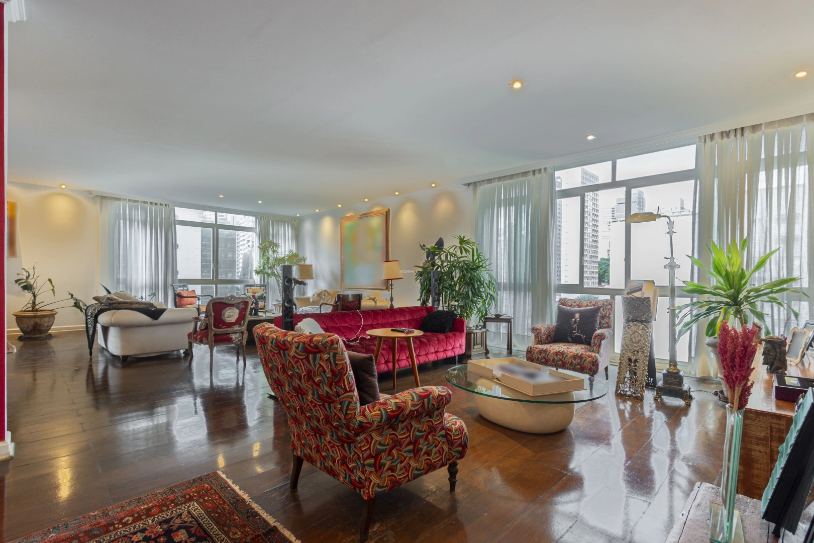 Apartamento com janelões piso teto - Imagem 15