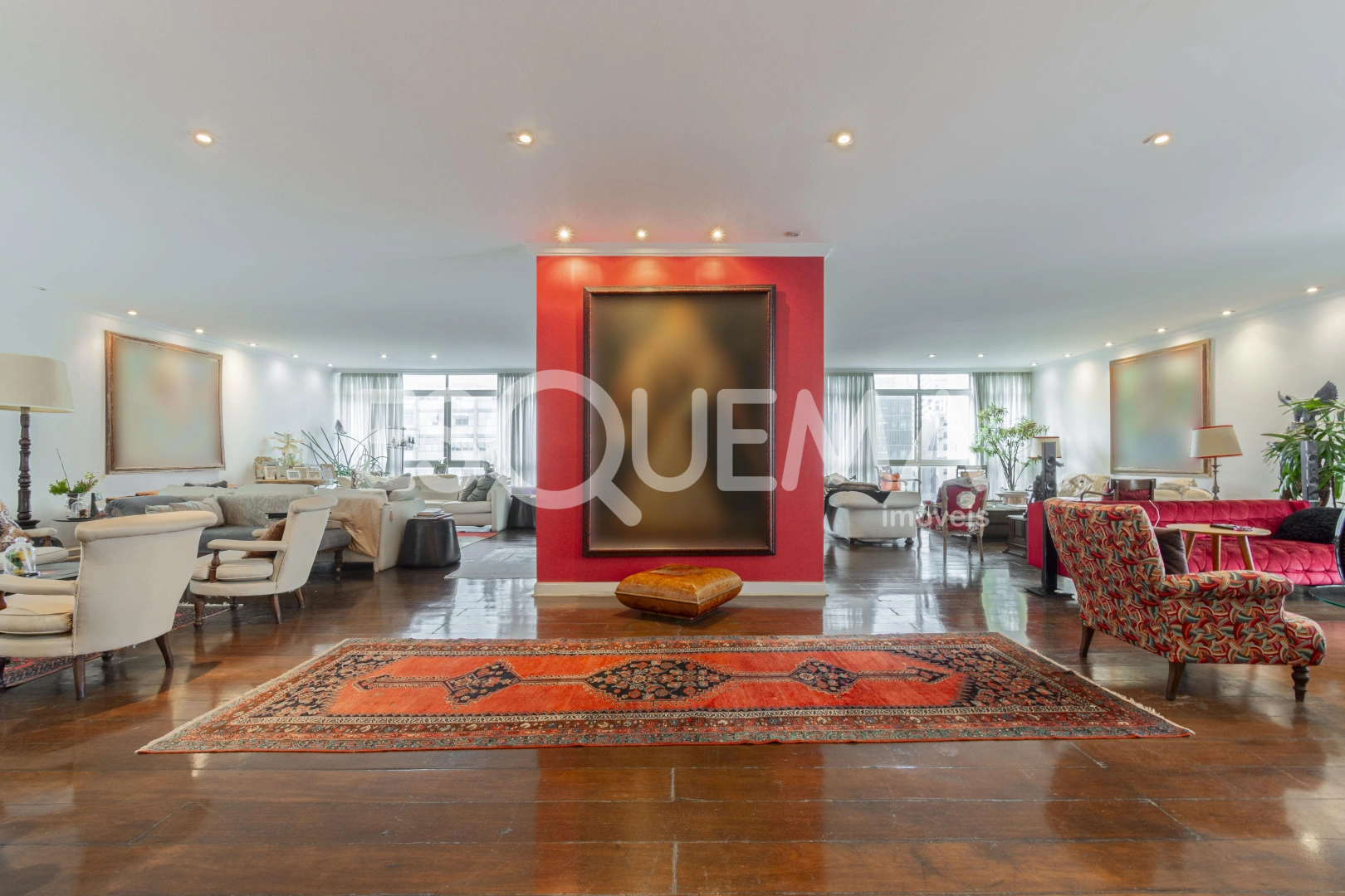 Apartamento com janelões piso teto - Imagem 1