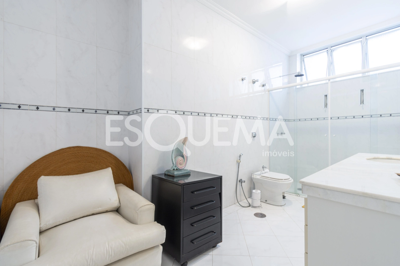 Apartamento com janelões piso teto - Imagem 9